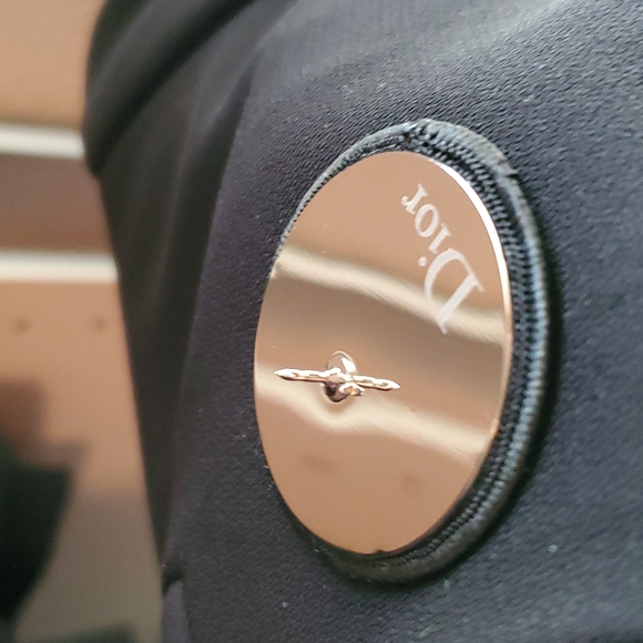 New never used DIOR pin brooch CD blk &white houndstooth iconic Dior pattern pin - Picture 5 of 5